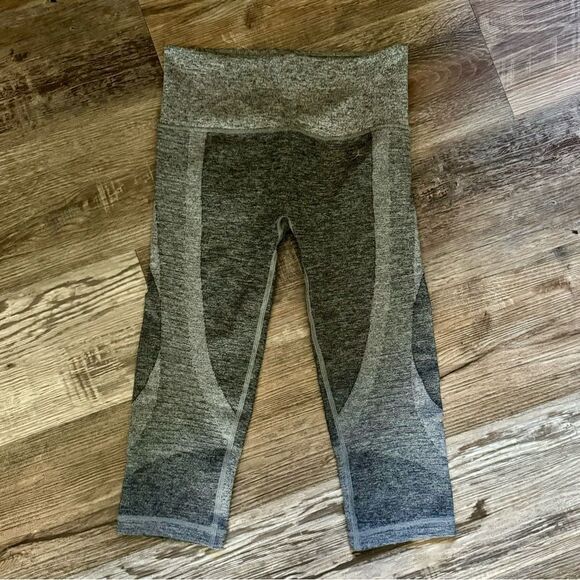 Danskin Gray Cropped Athletic Leggings Size Small/P - Picture 1 of 7